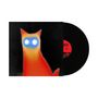 Rotes Katzenwesen mit leuchtenden Augen auf schwarzem Hintergrund, daneben eine schwarze Vinyl-Schallplatte., LP