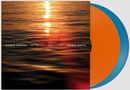 Text: "Romeo Santos Better Late Than Never Prince Royce." Sonnenuntergang auf Wasser, darüber ein blau-orangefarbener Schallplattenrand., 2 LPs