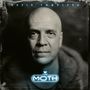 Text: "Devin Townsend" oben, "The Moth" unten. Schwarz-weiß Porträt eines ernst blickenden, glatzköpfigen Mannes., CD