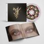 Ein CD-Cover zeigt eine schwebende Figur. Die CD hat ein Drachen-Muster. Das Booklet zeigt ein Nahaufnahme-Gesicht., CD