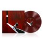 Illustration eines weißen Stuhls im Schatten eines roten Raums, daneben rote Vinyl-Schallplatte mit ähnlichem Motiv., LP