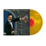 "BLUE ÖYSTER CULT AGENTS OF FORTUNE" oben. Ein Mann im Anzug hält Tarotkarten. Eine gelbe Vinyl-Schallplatte ist sichtbar., LP