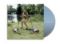 Der Text "B'Day (20th Anniversary Edition)" steht auf einer CD. Eine Frau in Schwarz-Weiß-Bikini posiert mit zwei Alligatoren., CD