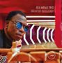 "Aly Keïta Trio, Balafon Evolution." Ein Mann mit Sonnenbrille, im Hintergrund moderne, geometrische Beleuchtung., LP