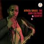 "Africa/Brass The John Coltrane Quartet." Ein Mann hält ein Saxophon, nachdenklich posierend. Oben rechts ein Impulse!-Logo., LP