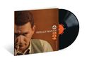 "SHELLY MANNE 2 3 4"; ein Albumcover, ein Mann mit Zigarette, Vinyl-Schallplatte mit orangenem Label rechts., LP