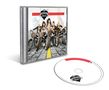 "DOLL DOMINATION" steht oben. Fünf Frauen in auffälliger Kleidung auf Motorrädern. Eine CD mit dem gleichen Titel liegt daneben., CD