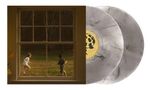 Zwei Schallplatten, eine mit einem stilisierten Kopf. Links ein Foto durch ein Fenster: Zwei Kinder rennen über eine Wiese., 2 LPs