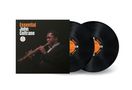 "Essential John Coltrane" steht links oben. Ein Mann spielt ein Saxophon. Zwei schwarze Vinylschallplatten daneben.
