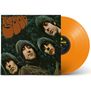"Rubber Soul" in geschwungenem Schriftzug. Vier Männer mit langen Haaren und brauner Kleidung, orangefarbene Vinylplatte.