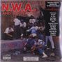 N.W.A. AND THE POSSE; Namen u.a.: Eazy-E, Dr. Dre, Ice Cube. Gruppe von Männern vor einer Wand mit Graffiti., LP