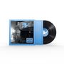 "Supertramp Free as a Bird" oben. Ein Mann malt ein blaues Flugzeug. Schwarze Vinylplatte sichtbar im Hintergrund., LP