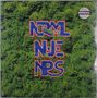 Der Text "NORML NIE NRS" ist in blauen Buchstaben mit rotem Rand gestaltet, vor einem Hintergrund aus dichtem grünen Laub., 2 LPs