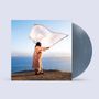 Text: "ELEMENTE" und "sounds for someone". Eine Person hält ein weißes Tuch in die Luft, dahinter Meer und Himmel., LP