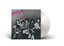 "New York Dolls" in pink, fünf Personen in auffälliger Kleidung auf einem Sofa. Vinyl-Schallplatte detailliert rechts.