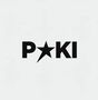 Text: "P*KI" in schwarzen Buchstaben. Der Stern ersetzt das "O". Wenig Details auf hellem Hintergrund., CD