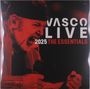 Text: "VASCO LIVE 2025 THE ESSENTIALS". Ein Sänger ist leidenschaftlich am Mikrofon, in roter Beleuchtung., 3 LPs