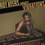 Text: "Roy Ayers Ubiquity Vibrations". Ein Mann lehnt an einem Vibraphon, sein Kopf ruht auf seinen Händen. Unten rechts ein rotes Logo., LP