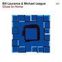 Text: "Bill Laurance & Michael League, Close to Home". Illustration: Blaue Quadrate mit dunklem zentralen Quadrat., LP