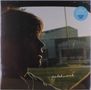 Text: "patchwork", "SEA BLUE VINYL". Ein Silhouettenprofil einer Person vor einem Gebäude im Hintergrund., LP