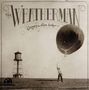 "The Weatherman, Gregory Alan Isakov" steht oben. Eine Person hält einen großen Ballon, im Hintergrund ein Wasserturm., LP