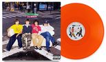 Texte: "laundry day", "earworm", "Parental Advisory Explicit Content". Vier Personen auf einem Sofa, orangefarbene Schallplatte., LP