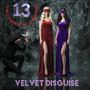„13“, „THE COUNCIL OF THE NEEDLESS“, „VELVET DISGUISE“. Zwei Frauen in roten und violetten Kleidern, Fotograf kniet., CD