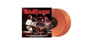 "Badfinger" steht oben in roter Schrift. Zwei orangefarbene Schallplatten. Cover zeigt Musiker bei einem Live-Auftritt., 2 LPs