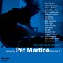 Liste von Gitarristen, "Alternative Guitar Summit", "Honoring Pat Martino, Volume 2". Ein Mann spielt Gitarre., CD