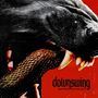 "dolwnswing and everything was dark." Ein offenes Maul eines Raubtieres mit hervortretenden Zähnen und einer Schlange im Maul., LP