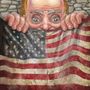 Ein Mann mit großen Augen versteckt sich hinter einer abgenutzten amerikanischen Flagge, seine Hände oben auf der Flagge., 8 CDs