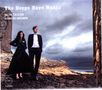 "The Deeps Have Music. Beth Taylor, Hamish Brown. Zwei Personen im Freien vor bewölktem Himmel, felsige Küste.", CD