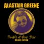 ALASTAIR GREENE. Trouble at Your Door. DELUXE EDITION. Mann mit Sonnenbrille in einem runden Rahmen., CD