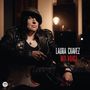 Text: "Laura Chavez, My Voice." Eine Person mit Lederjacke und Gitarre, spärlich beleuchteter Raum im Hintergrund., LP