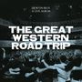 "The Great Western Road Trip" in großen Lettern, darunter Menschenmenge und Musiker, die einander umarmen., 2 CDs