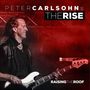 Text: PETER CARLSOHNs THE RISE, RAISING THE ROOF.  

Ein Musiker mit Gitarre, rot beleuchtet, lächelnd., LP