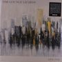 "Oberer Text: THE LOUNGE LIZARDS, unterer Text: LIVE 79-81. Impressionistische Stadtsilhouette in Grau und Gelb.", LP