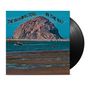 "The Boxmasters In The Bay" steht in geschwungenem Text. Davor eine Illustration eines Felsens im Meer mit Booten., LP