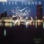 „Steve Turner, Harbor Place“ in eleganter Schrift vor einer nächtlichen Stadtsilhouette reflektiert im Wasser., CD