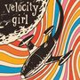 „Velocity girl“ steht auf einem Hintergrund aus bunten, wellenförmigen Streifen. Ein retrofuturistisches Raumschiff fliegt vorbei., CD