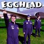 "EGGHEAD." Text oben, darunter drei Männer in blauen Overalls vor einem Flugzeug auf einer Wiese., CD