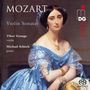 „Mozart Violin Sonatas“; Tibor Gyenge, Violine; Michael Schöch, Klavier. Eine Frau in blauem Kleid sitzt, Portrait.