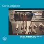 Titel: Curtis Salgado. Untertitel: LEGACY REWIND: LIVE IN '25. Retro-Musikanlage mit vielen Knöpfen und Bändern., CD
