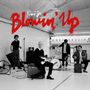 Text: "Kiwi Jr. Blowin' Up". Vier Männer in einem Raum mit Instrumenten. Einer spielt Gitarre, andere halten Percussion., LP
