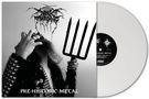 "PRE-HISTORIC METAL". Ein Mann mit Bart und Nietenjacke hält eine Heugabel. Rechts eine weiße Schallplatte., LP