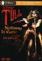 „Jethro Tull, Nothing Is Easy: live at the Isle of Wight 1970“. Ein Musiker spielt auf einer Bühne Flöte., 2 DVDs