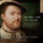 Text: "Henry VIII On Tour", "Music from Tudor Royal Progresses", "Ensemble Pro Victoria", "Toby Ward", "Delphian".   
Ein Gemälde von Henry VIII in adliger Kleidung und mit Hut., CD
