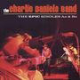 Text: "The Charlie Daniels Band. The Epic Singles As & Bs." Sänger mit Hut singt in ein Mikrofon, rot beleuchtete Bühne.
