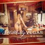 "Hillbilly Vegas à la mode" steht im Vordergrund. Eine Frau im Bikini und Trucker-Kappe bedient Essen in einem Wohnwagen., LP