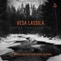 Text: "Vesa Lassila, Water Through Ice, J.S. Bach: Suites for Alto Guitar." Schwarz-weißes Foto eines verschneiten Flusses im Wald.